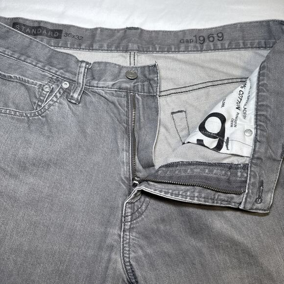 Gap 1969 Jeans Mens 36x31 Gray Straight Leg Denim Clean Water Wash 100% Cotton - Picture 3 of 14